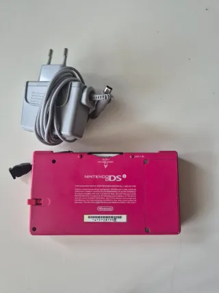 Nintendo DSi color rosa.