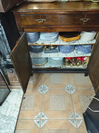 Cómoda antigua de madera restaurada Pintada a mano