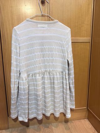 Blusa de rayas beige y blanca