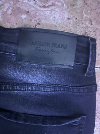 Pantalones vaqueros negros acampanados