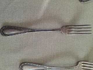 Tenedores y Cucharas de Plata Antiguos