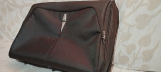 Maleta porta trajes Delsey impecable.