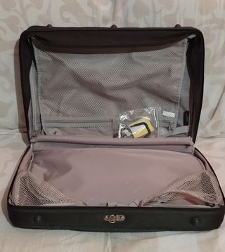 Maleta porta trajes Delsey impecable.