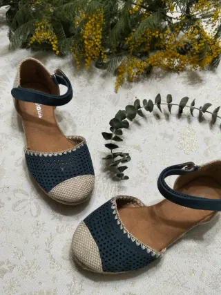 Sandalias niña beige y azul Talla 35