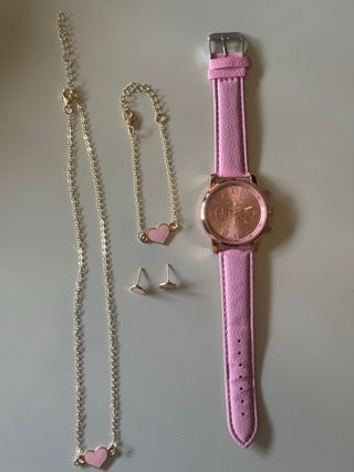 Conjunto de collar, pulsera y pendientes y reloj