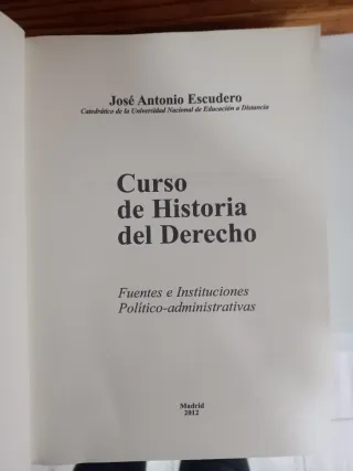 Curso de historia del derecho : fuentes e insti...