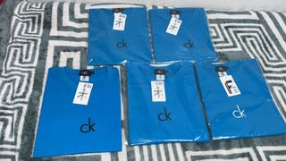 Camisetas Calvin Klein Azul Bordadas  Tela algodon