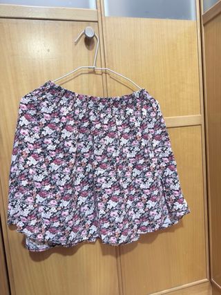 Falda Stradivarius floral