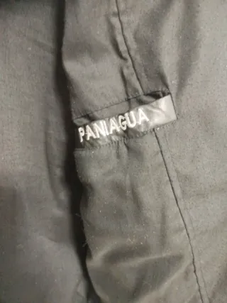 Cazadora de cuero negra