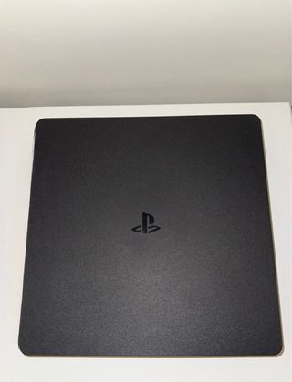 PS4 Slim Negra + 5 Juegos + 2 Mandos