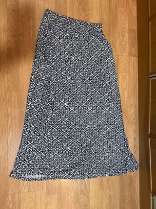 Falda larga estampada con abertura