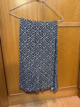 Falda larga estampada con abertura