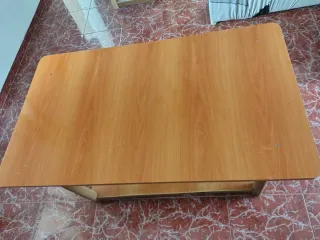 Mesa de madera auxiliar