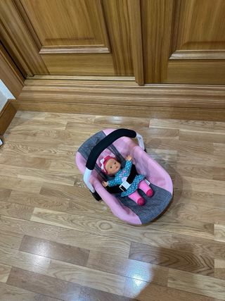 Asiento de coche para muñecas.