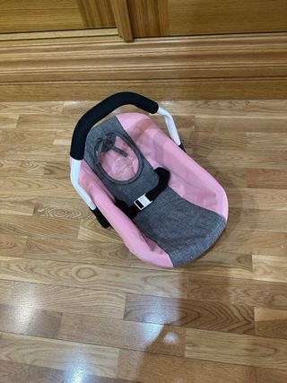 Asiento de coche para muñecas.