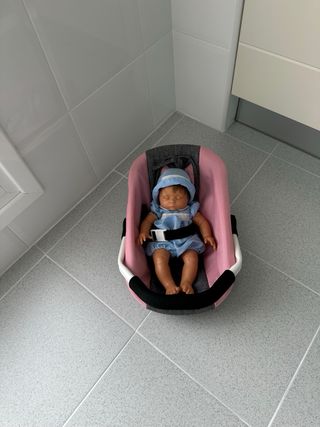 Asiento de coche para muñecas.