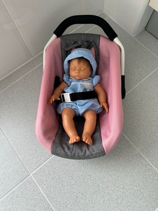 Asiento de coche para muñecas.