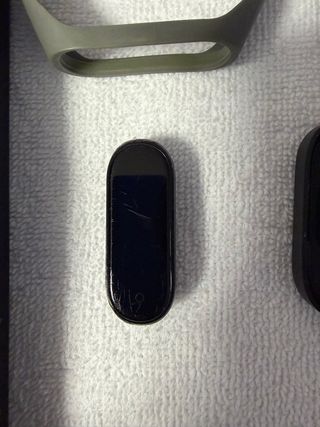 Xiaomi Mi Band 4 con caja, cargador y correa extra