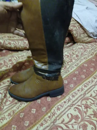 Botas altas marrones y negras