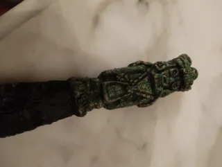 Daga/cuchillo de obsidiana con figura