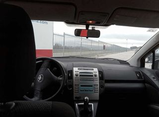 22571977 faro der toyota corolla 2.2 d-4d (aur10_)