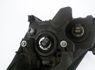 22571977 faro der toyota corolla 2.2 d-4d (aur10_)