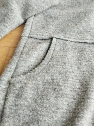 Abrigo de lana con capucha