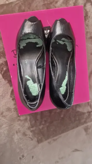 Zapatos de tacón negros peep toe