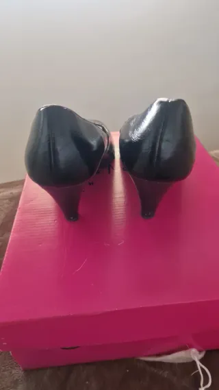 Zapatos de tacón negros peep toe