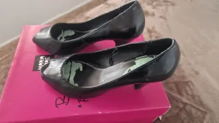 Zapatos de tacón negros peep toe