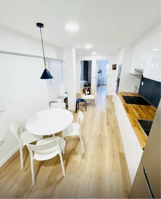 Lámpara colgante azul oscuro y dorada