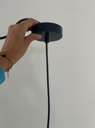 Lámpara colgante azul oscuro y dorada