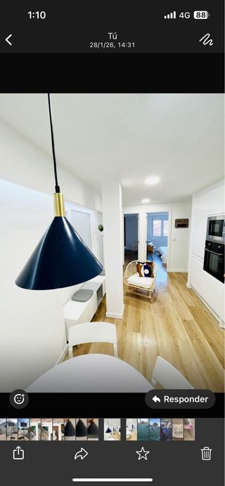 Lámpara colgante azul oscuro y dorada