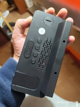 Despertador negro con pantalla cromada sin estrena