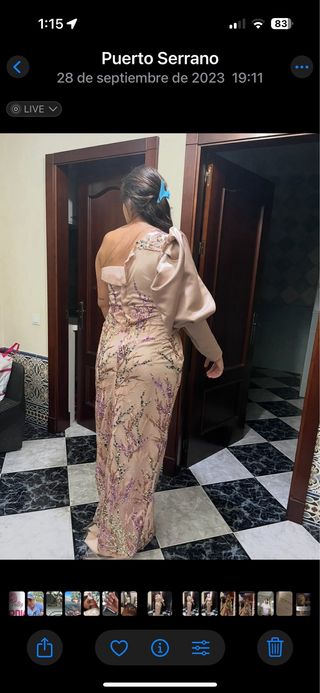 Vestido largo beige con pedrería morada