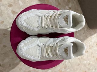 New Balance 9060 Beige/Blanco