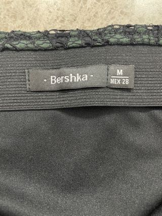 Falda de encaje verde y negro