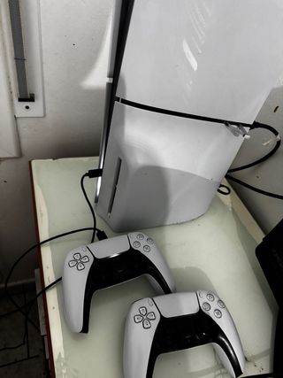 Consola PS5 Slim + 2 Mandos + Juegos