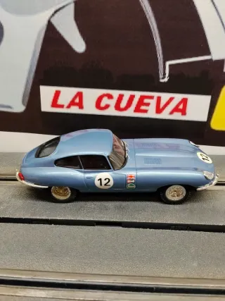 Jaguar E-Type Scalextric Azul