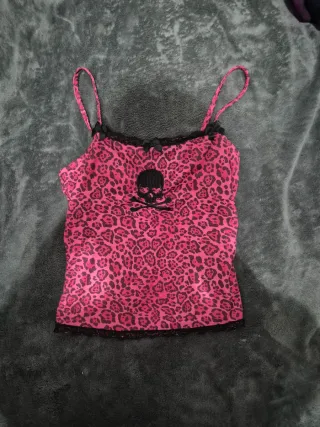 Top tirantes rosa y negro calavera