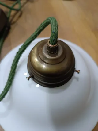 Lámpara colgante antigua latón y cristal.