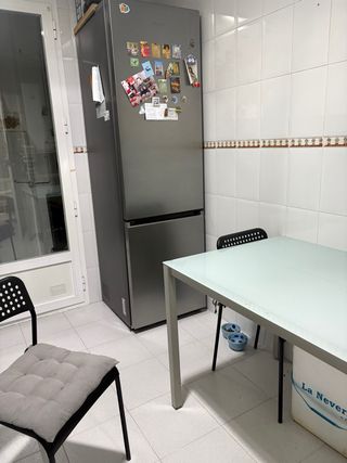 Mesa cristal y metal