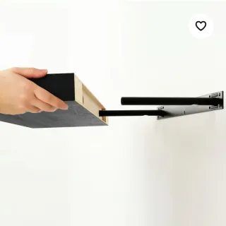 Estantería flotante negra.