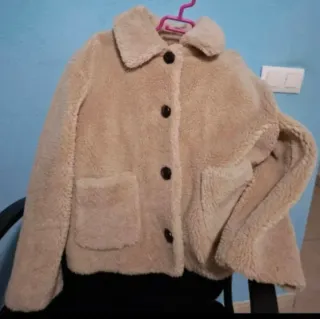 Chaqueta beige de borreguito