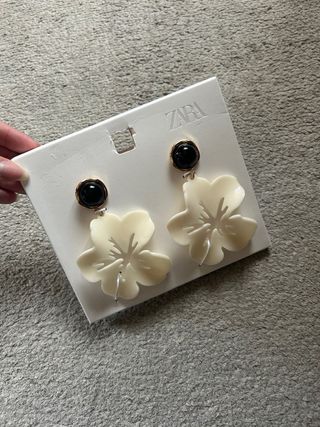 Pendientes Zara Flor Blanco y Negro