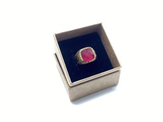 sello oro 18k con piedra con circonita