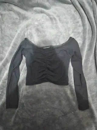 Top manga larga negro fruncido