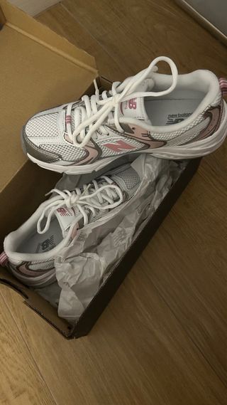 New Balance 530 Rosa Palo y Plata Talla 37