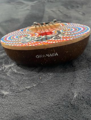 Kalimba de 6 teclas con diseño tribal