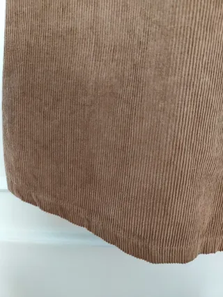 Falda de pana marrón con botones